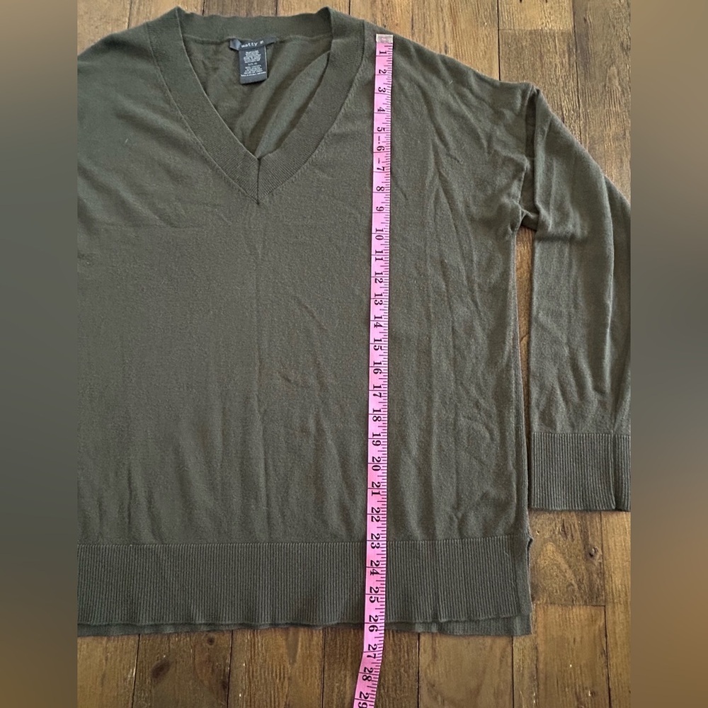 Matty M Olive Green Women’s VNeck Sweater with Side Slits Long Sleeve - Picture 8 of 11